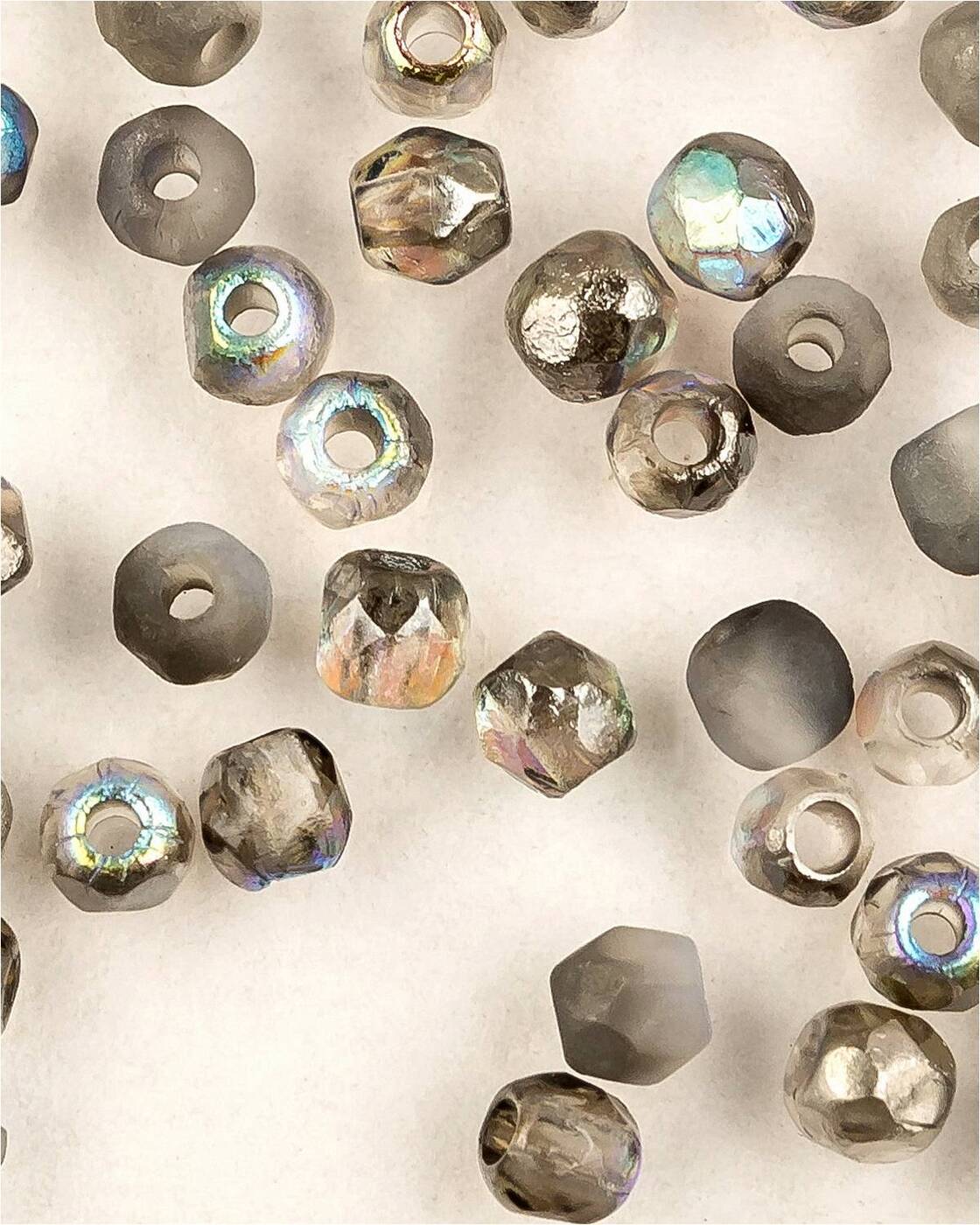 Стеклянные чешские бусины ганеные круг 3 мм Crystal Etched Graphite Rainbow 50шт, Разноцветный, FP-3
Стеклянные чешские бусины ганеные круг 3 мм Crystal Etched Graphite Rainbow 50шт, Разноцветный, FP-3