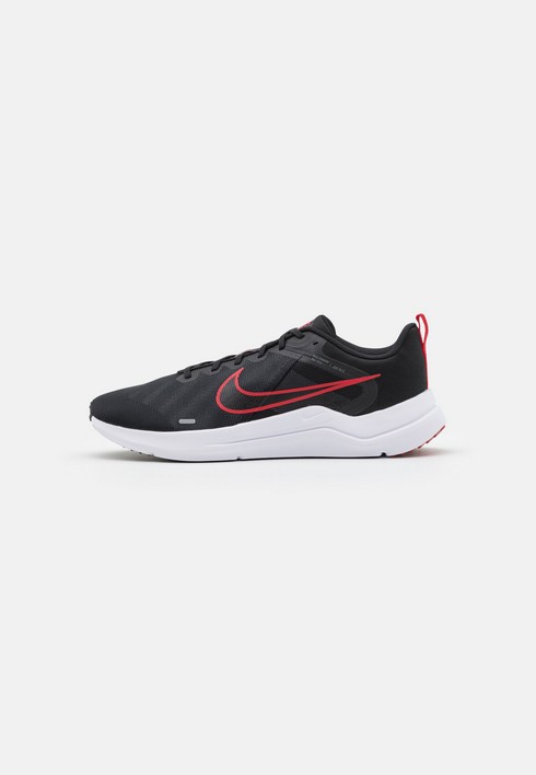Кроссовки мужские Nike Downshifter 12 черные 41 EU (доставка из-за рубежа), Черный, Downshifter 12
Кроссовки мужские Nike Downshifter 12 черные 41 EU (доставка из-за рубежа), Черный, Downshifter 12