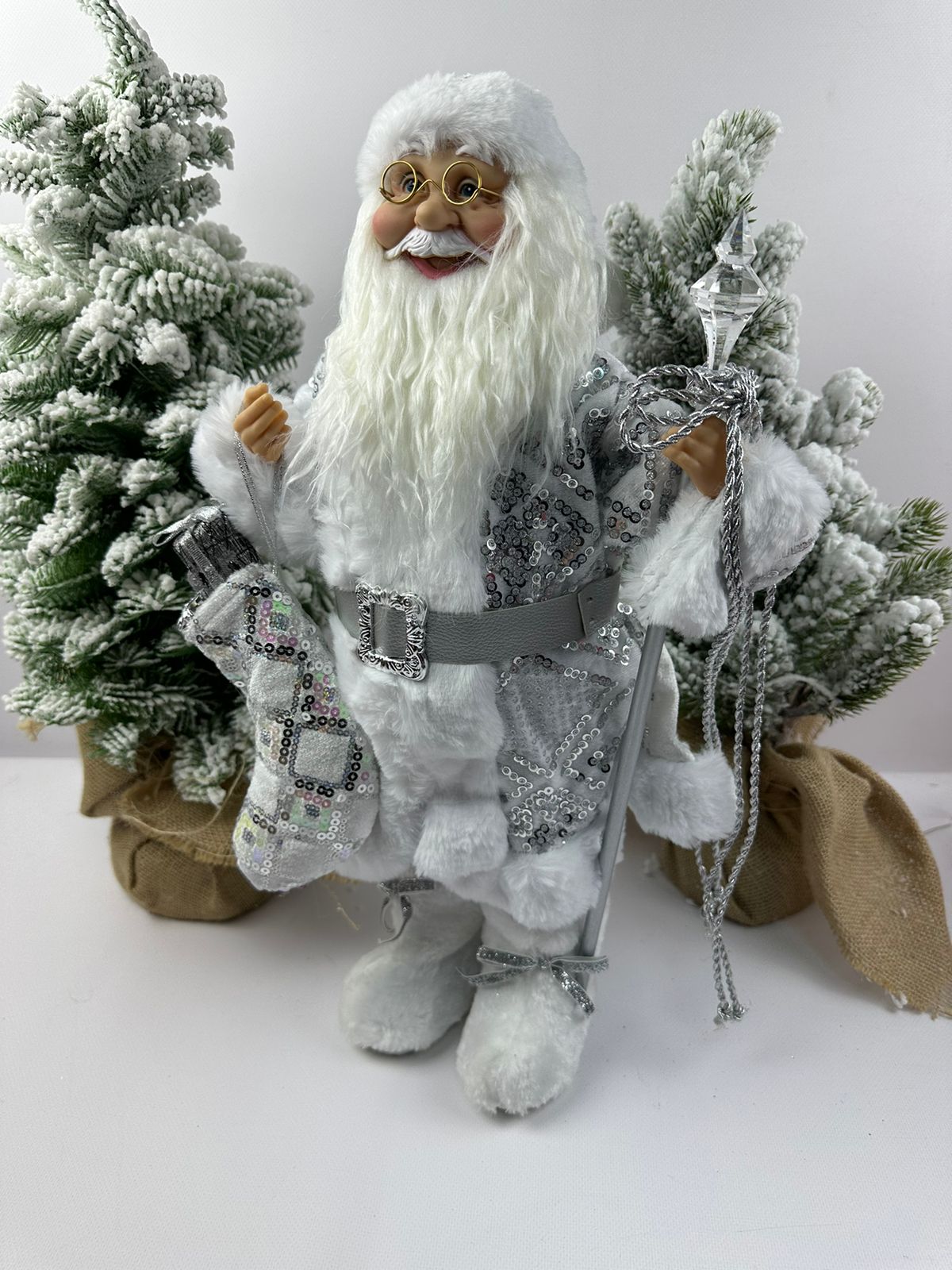 Новогодняя фигурка Merry Christmas Дед Мороз в серебристой шубе 16941-1 45x25x20 см, Серебристый, Дед Мороз в серебристой шубе
Новогодняя фигурка Merry Christmas Дед Мороз в серебристой шубе 16941-1 45x25x20 см, Серебристый, Дед Мороз в серебристой шубе