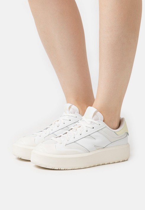 Кеды женские New Balance Ct302 белые 42.5 EU (доставка из-за рубежа), Белый, Ct302
Кеды женские New Balance Ct302 белые 42.5 EU (доставка из-за рубежа), Белый, Ct302