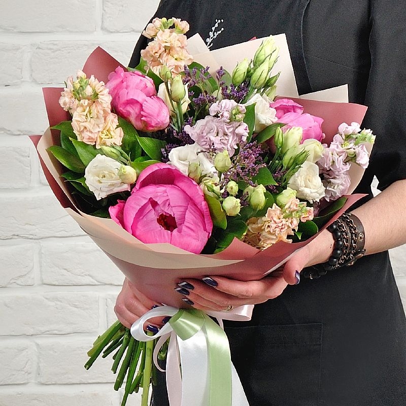 Букет из пионов, лизиантуса и матиолы Sfloristic "Пылкая любовь" 14 шт 40 см, Пылкая любовь
Букет из пионов, лизиантуса и матиолы Sfloristic "Пылкая любовь" 14 шт 40 см, Пылкая любовь