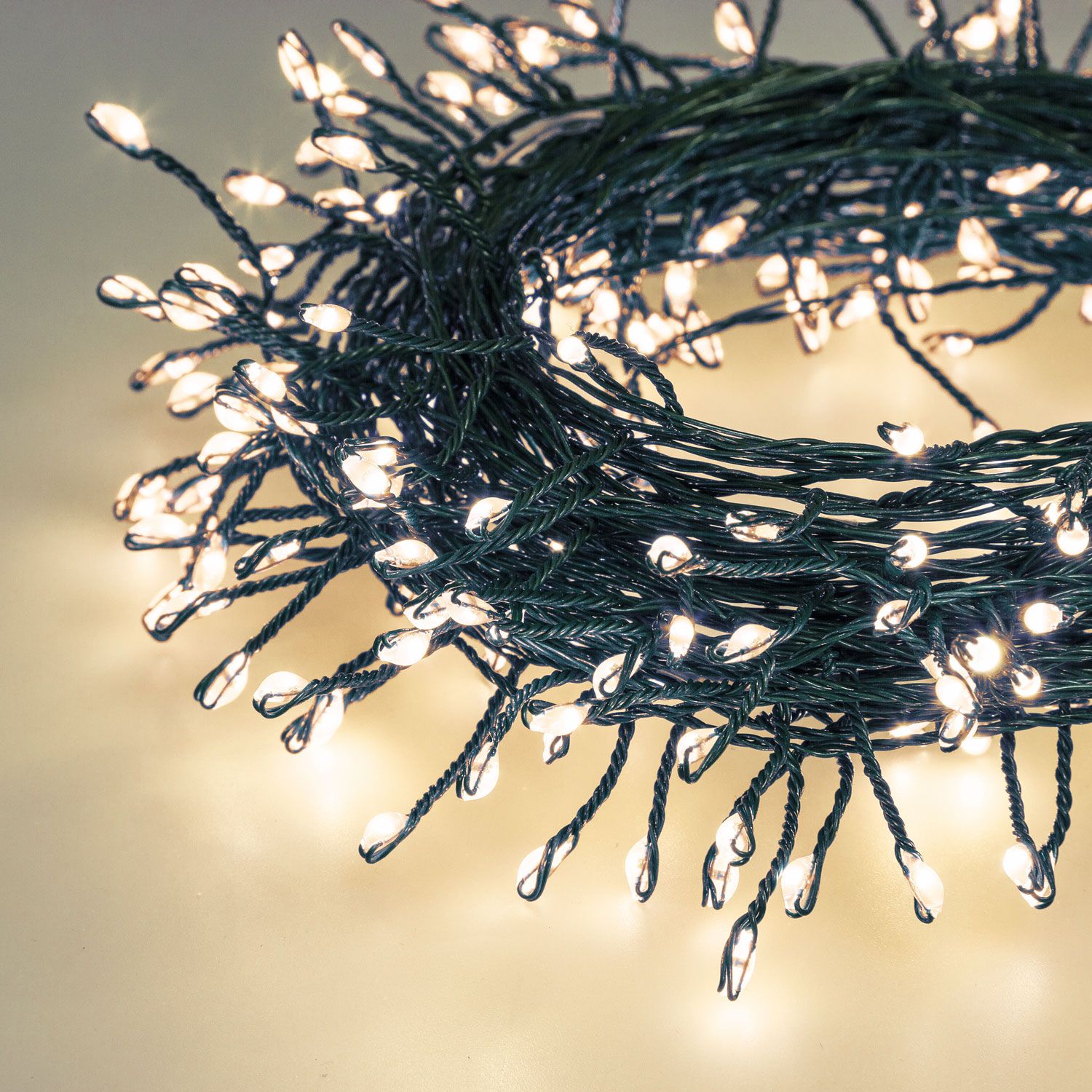 Гирлянда роса с веточками CEIMAR L-BP-1000WW 30 м. 1000 LED белый теплый мерцающая, Роса мишура 
Гирлянда роса с веточками CEIMAR L-BP-1000WW 30 м. 1000 LED белый теплый мерцающая, Роса мишура