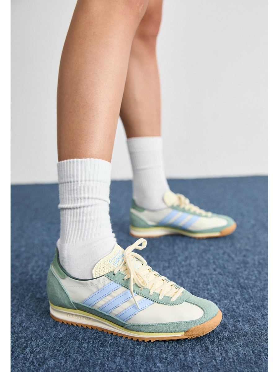 Кроссовки женские Adidas Originals AD111A2MW зеленые 38 EU, Зеленый, AD111A2MW
Кроссовки женские Adidas Originals AD111A2MW зеленые 38 EU, Зеленый, AD111A2MW