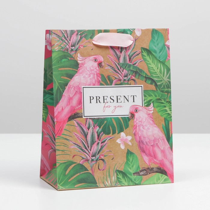 Пакет крафтовый вертикальный «Present for you», MS 18 × 23 × 8 см, Коллекция упаковки "Тропическая"
Пакет крафтовый вертикальный «Present for you», MS 18 × 23 × 8 см, Коллекция упаковки "Тропическая"