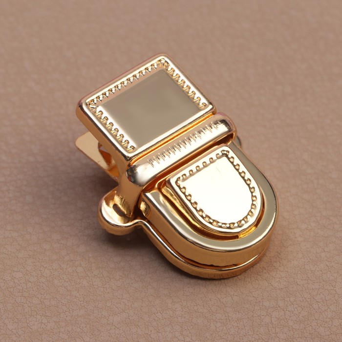 Застёжка для сумки, 2,5 х 3,1 см, цвет золотой, Золотистый
Застёжка для сумки, 2,5 х 3,1 см, цвет золотой, Золотистый