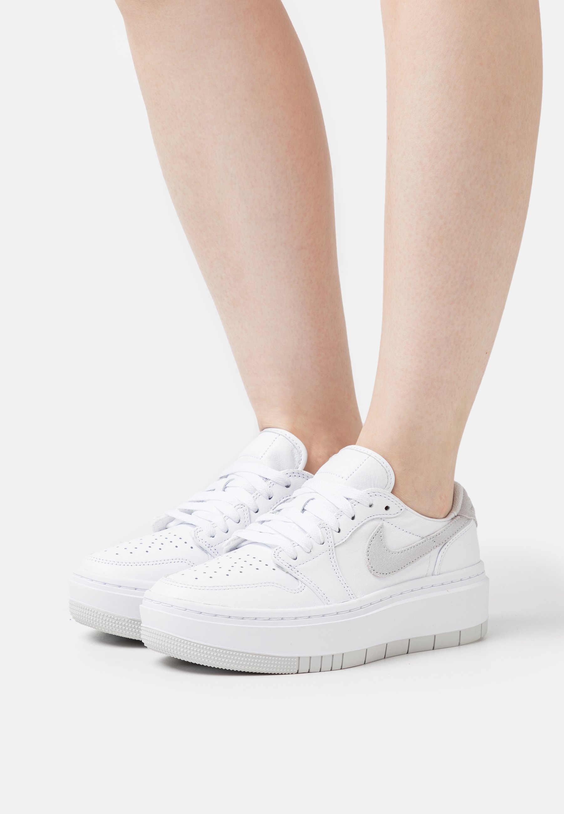 Кеды женские Jordan Air 1 Elevate белые 43 EU (доставка из-за рубежа), Белый, Air 1 Elevate
Кеды женские Jordan Air 1 Elevate белые 43 EU (доставка из-за рубежа), Белый, Air 1 Elevate
