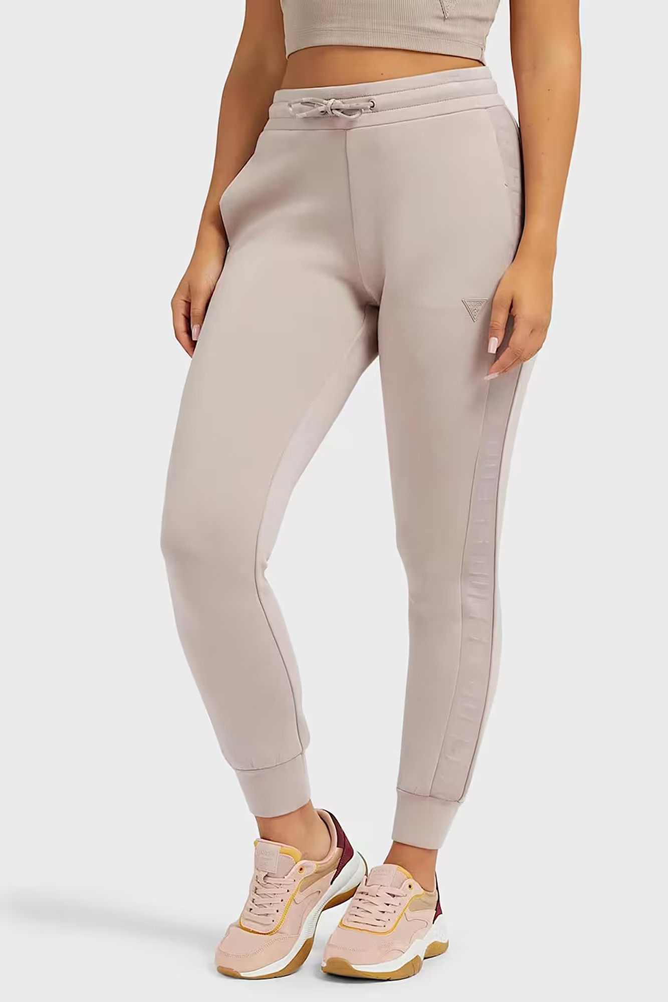Спортивные брюки женские Guess Allie V2YB18K7UW2 розовые XS, Розовый, V2YB18K7UW2
Спортивные брюки женские Guess Allie V2YB18K7UW2 розовые XS, Розовый, V2YB18K7UW2
