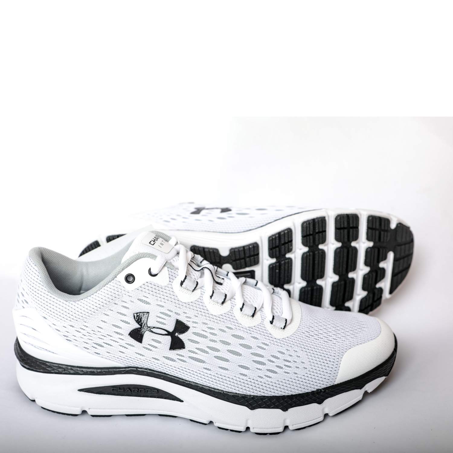 Кроссовки мужские Under Armour UA Charged Intake 4 белые 8.5 US -  характеристики, техническое описание - маркетплейс sbermegamarket.ru