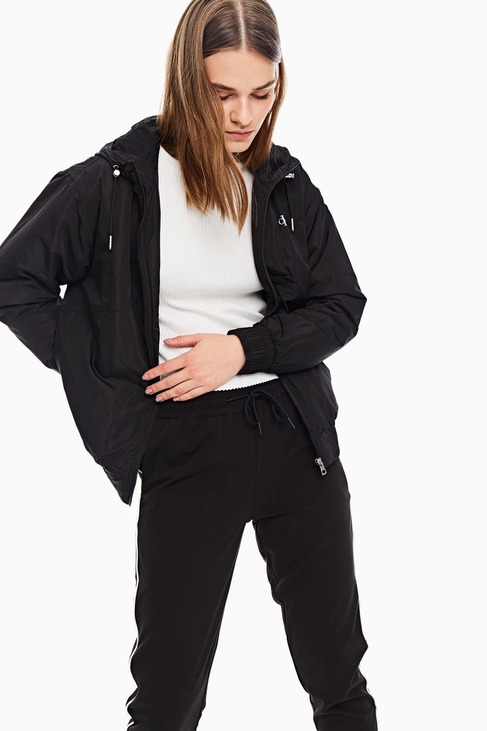 Спортивная ветровка женская Calvin Klein Jeans J20J214114.BAE0 черная XS INT - характеристики и описание на Мегамаркет