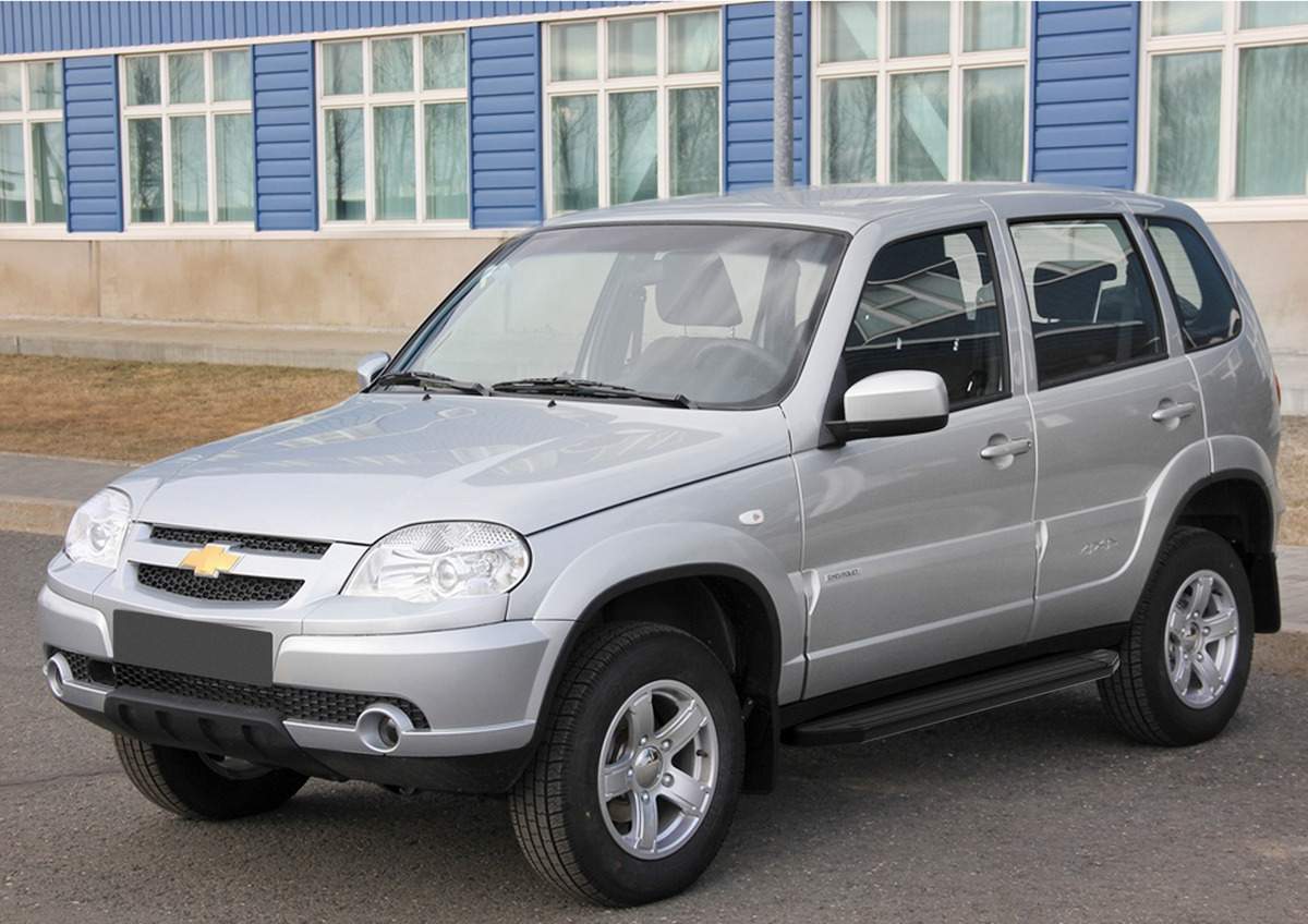 Защита порогов d76 с проступями Chevrolet Niva (2010-2020) № CHN10-006