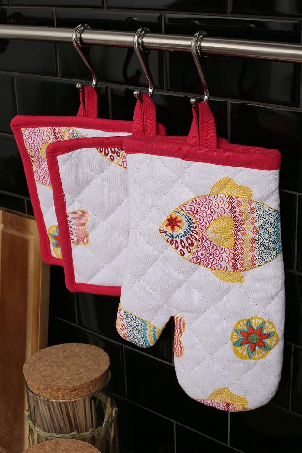 Кухонные прихватки. Прихватка в 2 версия. Кухонные наборы полотенца прихватки. Прихватки с полотенцем для кухни. Прихватки для кухни новогодние.