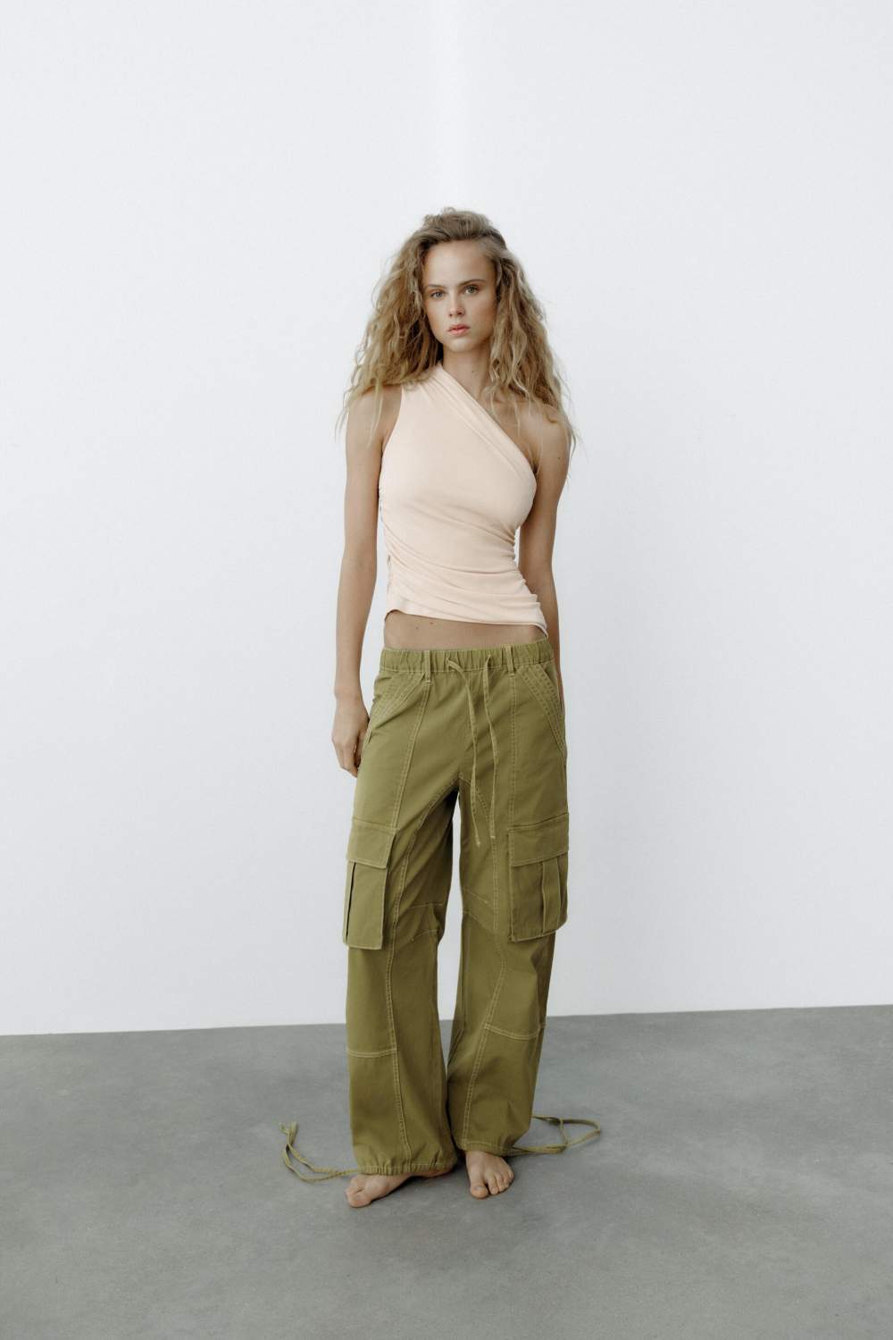 Брюки женские ZARA 08197069 зеленые 40 EU (доставка из-за