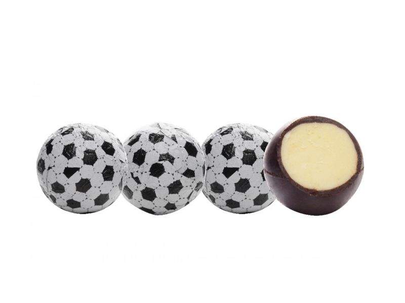 Конфеты настоящие мужики атаг. Конфетка на белом фоне. Конфеты из настоящего шоколада купить. Настоящий конфеты. Российские шоколадные конфеты.