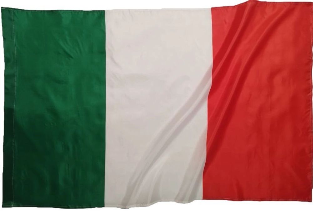 Код флага италии. Полиэфирный шелк для флагов. Эволюция флага Италии. Флаг похожий на Италию. CLN Италия флаг.