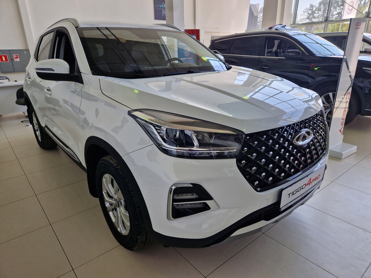 Автомобиль CHERY Tiggo 4 PRO T19FL 1.5 CVT Family 24MY белый - купить в  Москве, цены на Мегамаркет | 600016983846