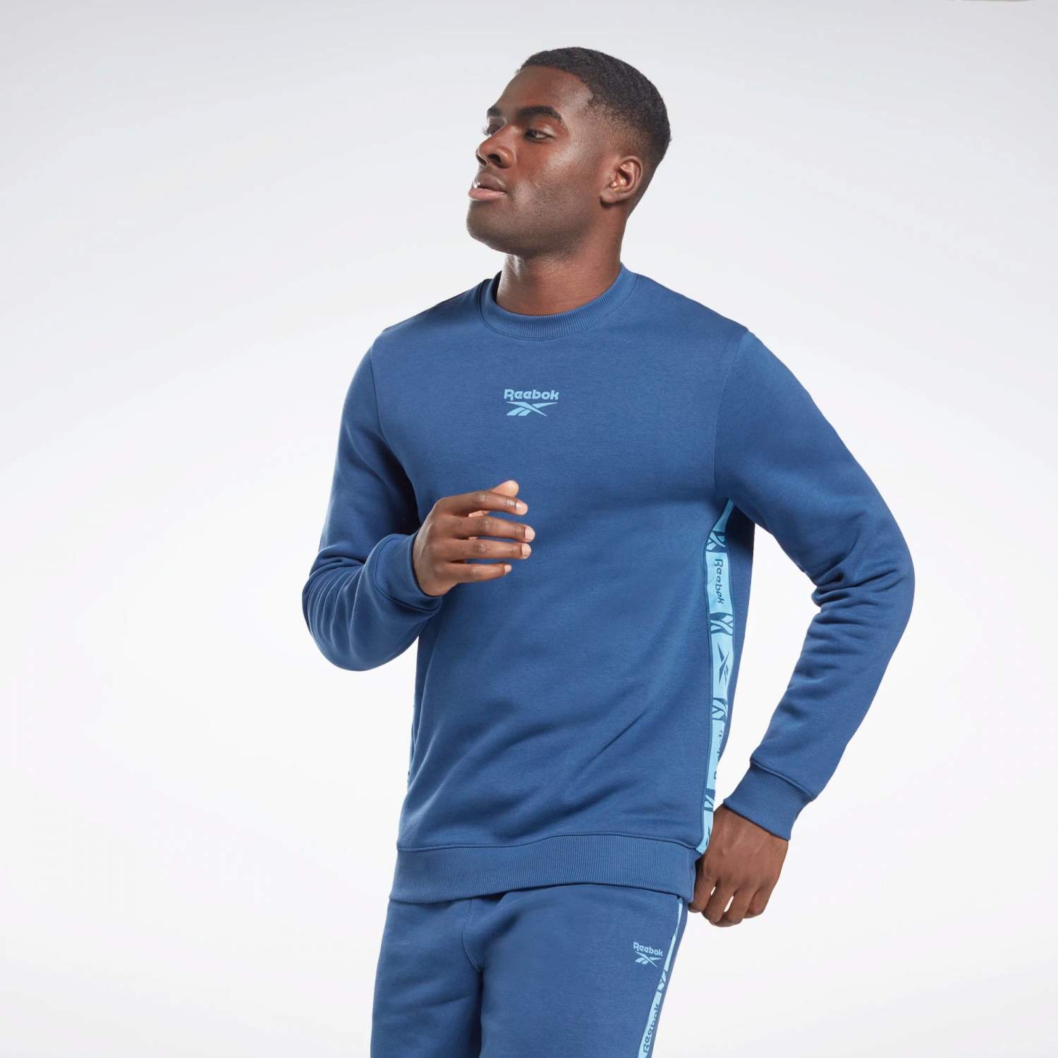 Свитшот мужской Reebok HB2151 синий S - купить в Москве, цены на  СберМегаМаркет