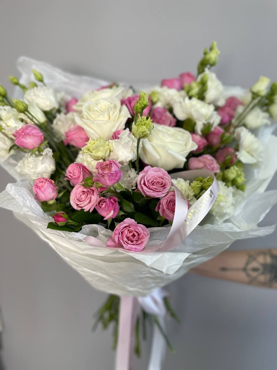Букет из 3 роз — купить в Москве с доставкой от Magic Flower