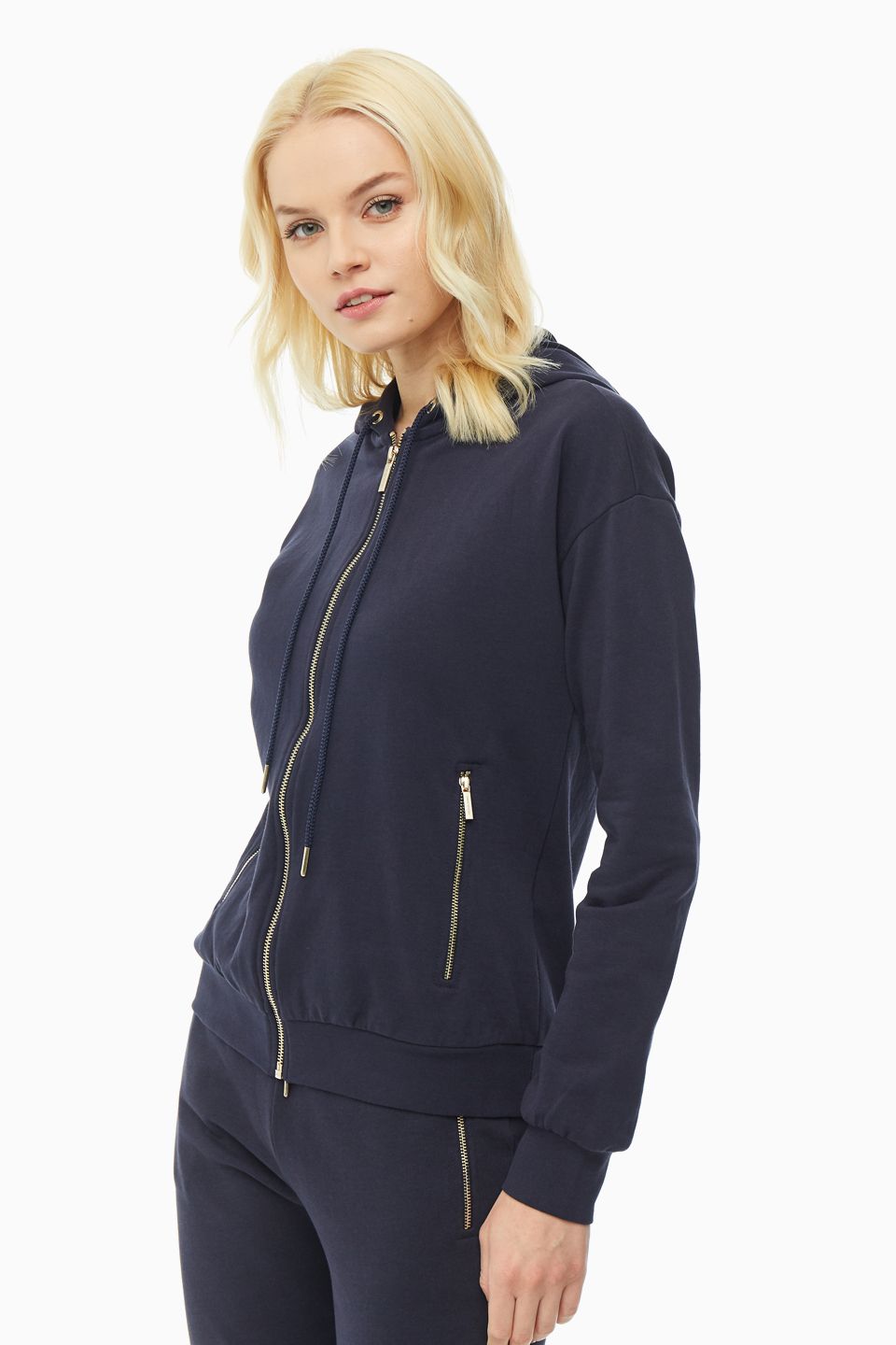 Толстовка женская Armani Exchange 6GYM71 YJ43Z 1593 синяя XS - описание и фото на Мегамаркет