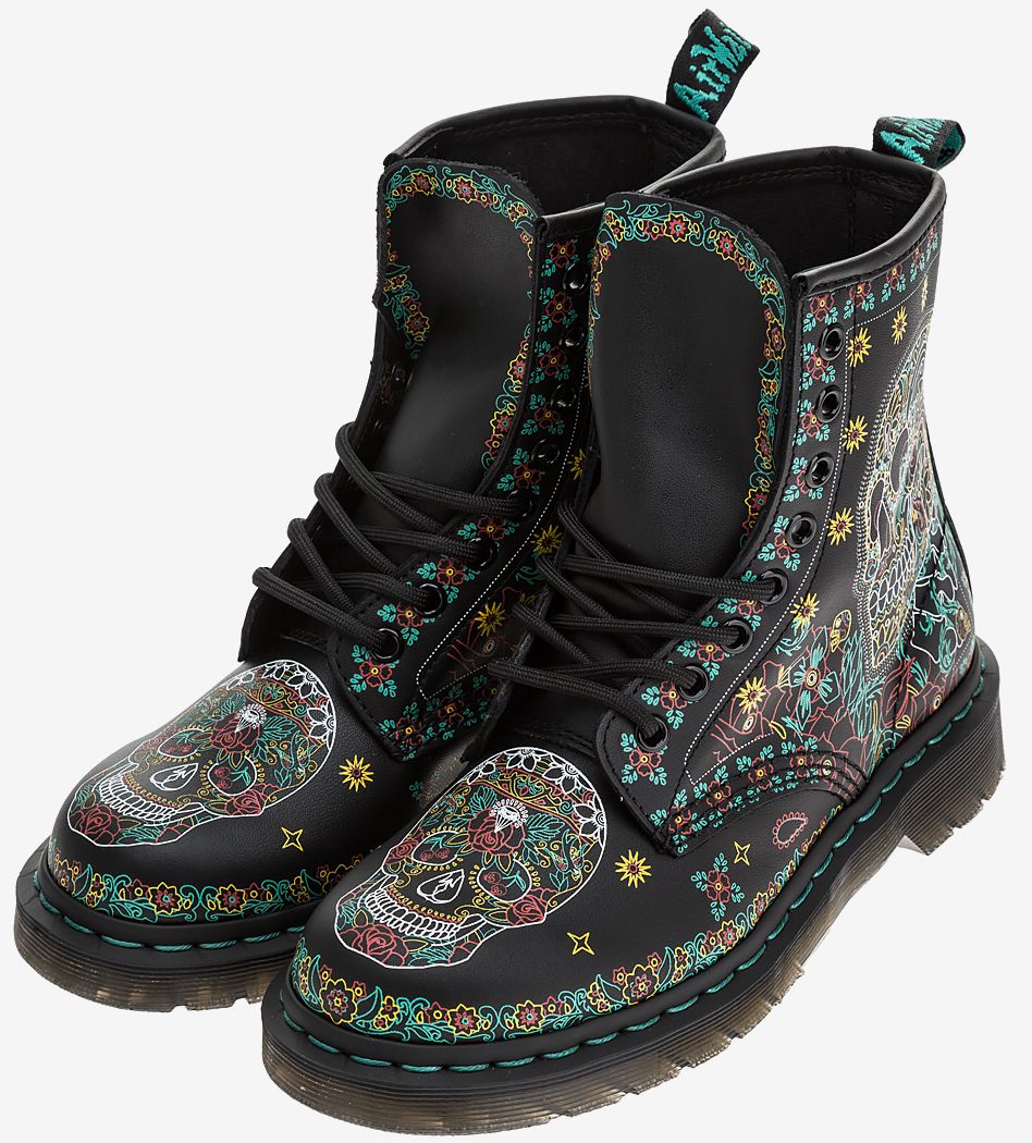 Martin's. Dr Martens с черепами. Dr Martens туфли с черепами. Dr Martens низкие с черепами. Ботинки с черепами женские.