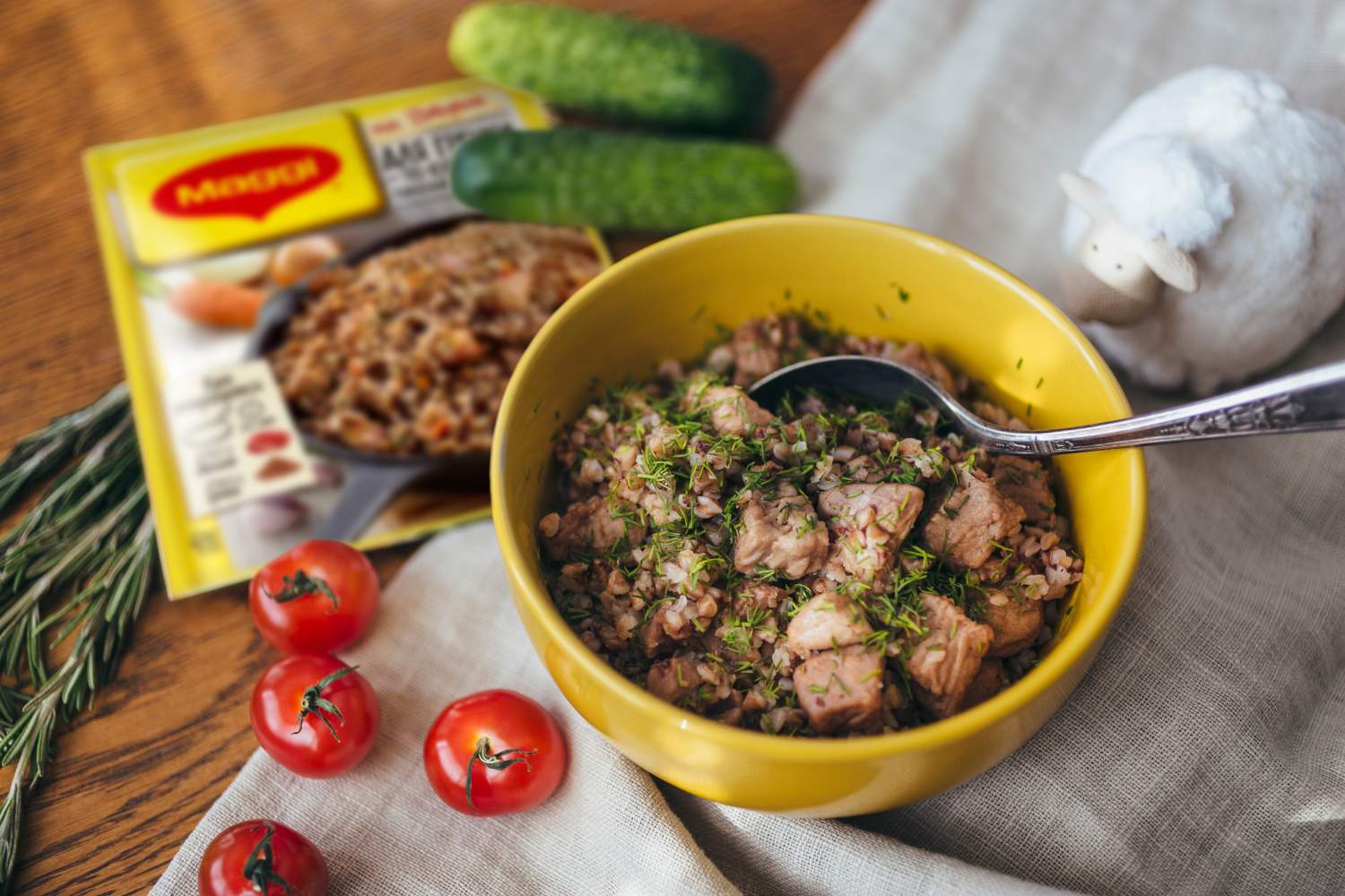 Купить смесь Maggi на второе для гречки по-купечески 41 г, цены на  Мегамаркет | Артикул: 100023750645