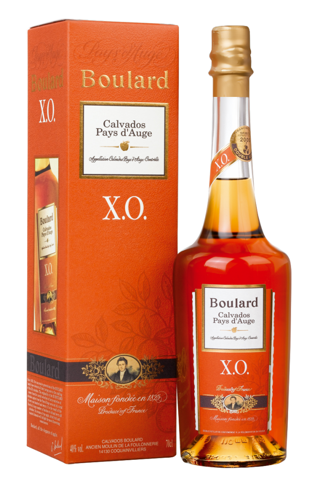 Кальвадос магазин. Кальвадос Boulard Auguste x.o., 0.7 л. Boulard Calvados VSOP. Французский бренди кальвадос. Кальвадос Magloire XO.