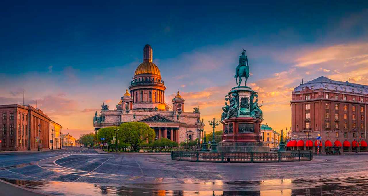 City tour санкт-петербург. Туры по городу санкт петербург. Автобус city sightseeing санкт-петербург. Туристический город санкт петербург. Дворцовый мост триколор.