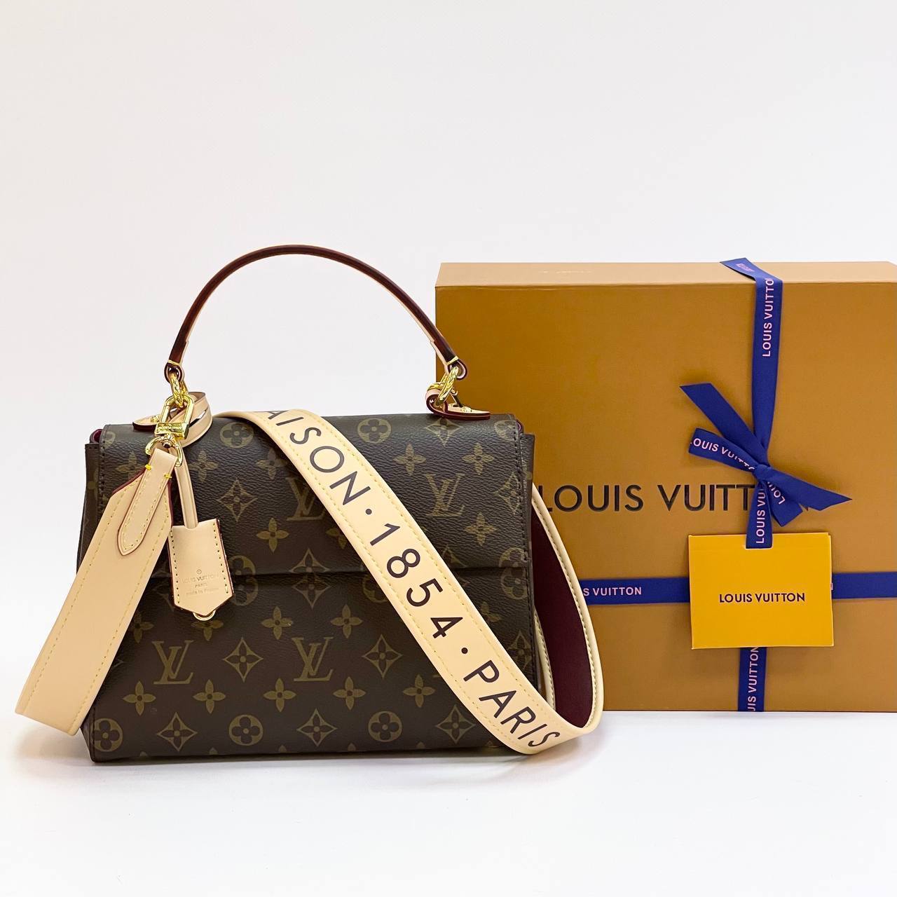 Аксессуары LOUIS VUITTON - купить аксессуары LOUIS VUITTON, цены в Москве  на Мегамаркет