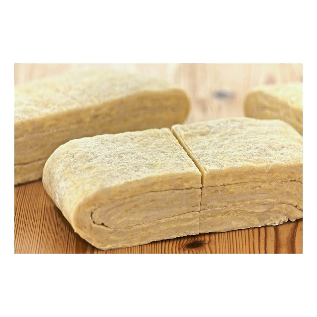 Слоеное тесто как его готовить. Слоеное тесто картинки. Слоеное тесто. Наполеон из дрожжевого теста. Сырье для приготовления слоеного теста.