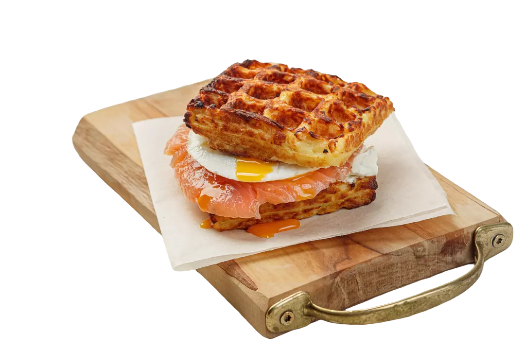 Картофельная вафля с мясом. Бельгийские вафли с семгой. Шоколадница вафли картофельные. Картофельная вафля с лососем. Венские вафли с семгой и яйцом пашот.