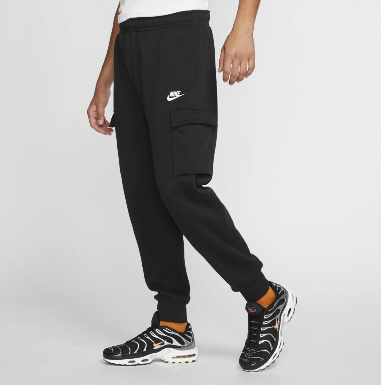 Спортивные брюки мужские Nike M Sportswear Club Fleece Cargo Pants черные M - купить в Москве, цены на Мегамаркет