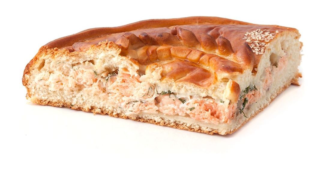 Пирог с рыбой. Рыбный пирог с семгой. Пирог с дич ю. Пирог с семгой и рисом. Пирог с рисом и консервой.