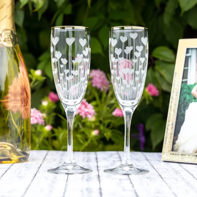 Украшение свадебных бокалов – варианты и способы
