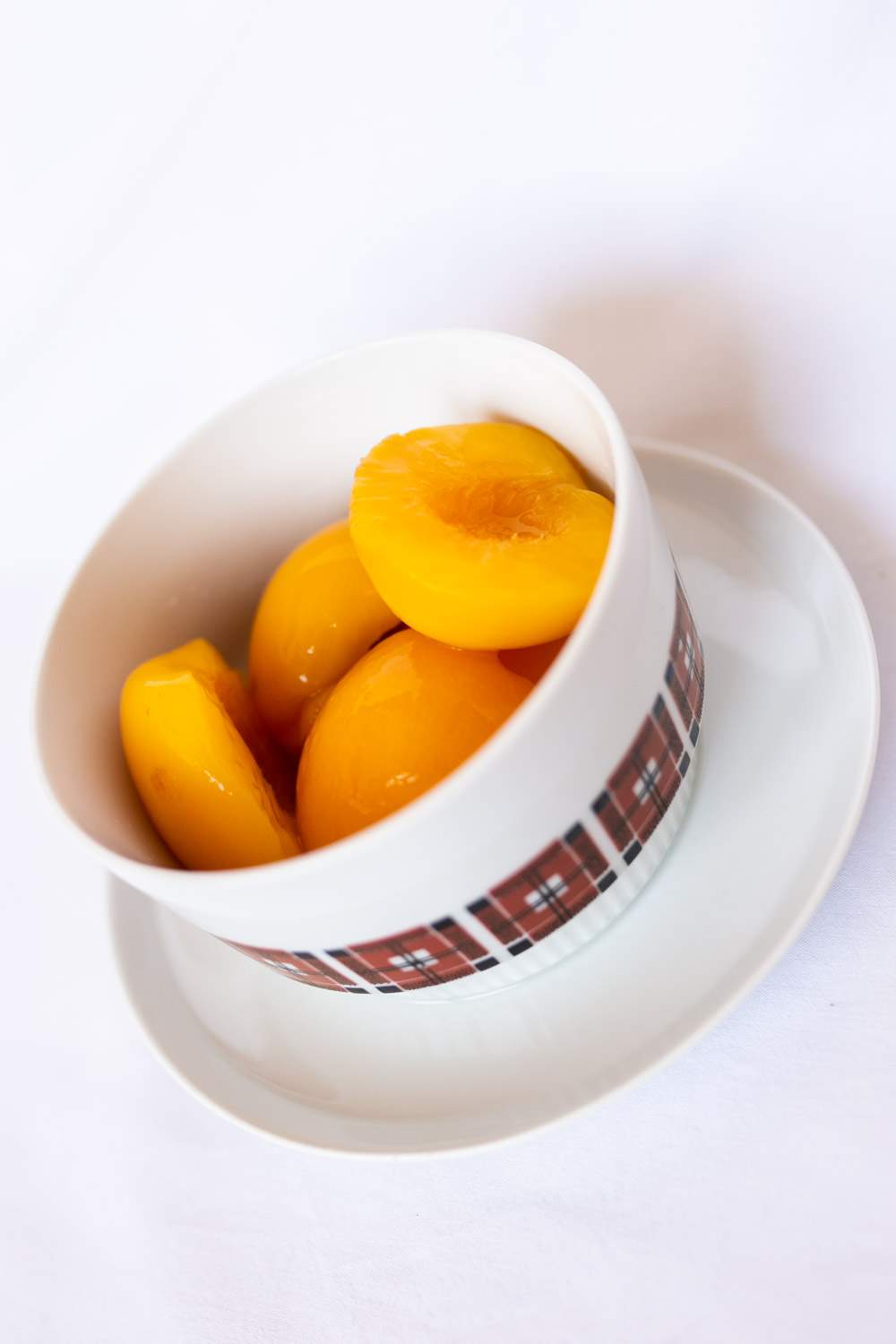 Персики в сиропе половинки Fruyammy жестяная банка 420 г