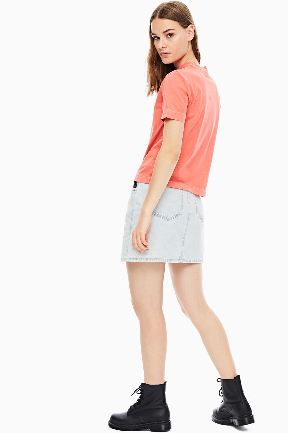 Футболка женская Calvin Klein Jeans J20J214220.SM90 оранжевая L - купить в  Москве - sbermegamarket.ru
