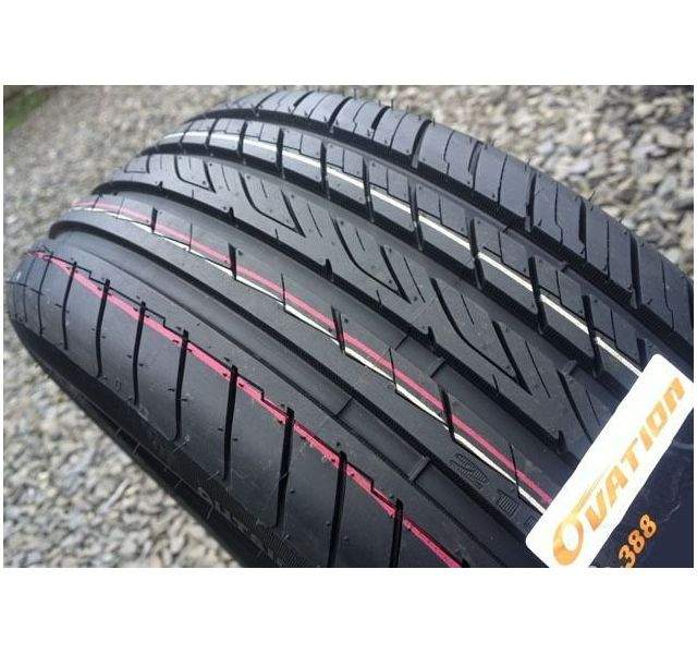 Un (1) Pneu D'occasion Ovation VI-388 235/45R18 - 12