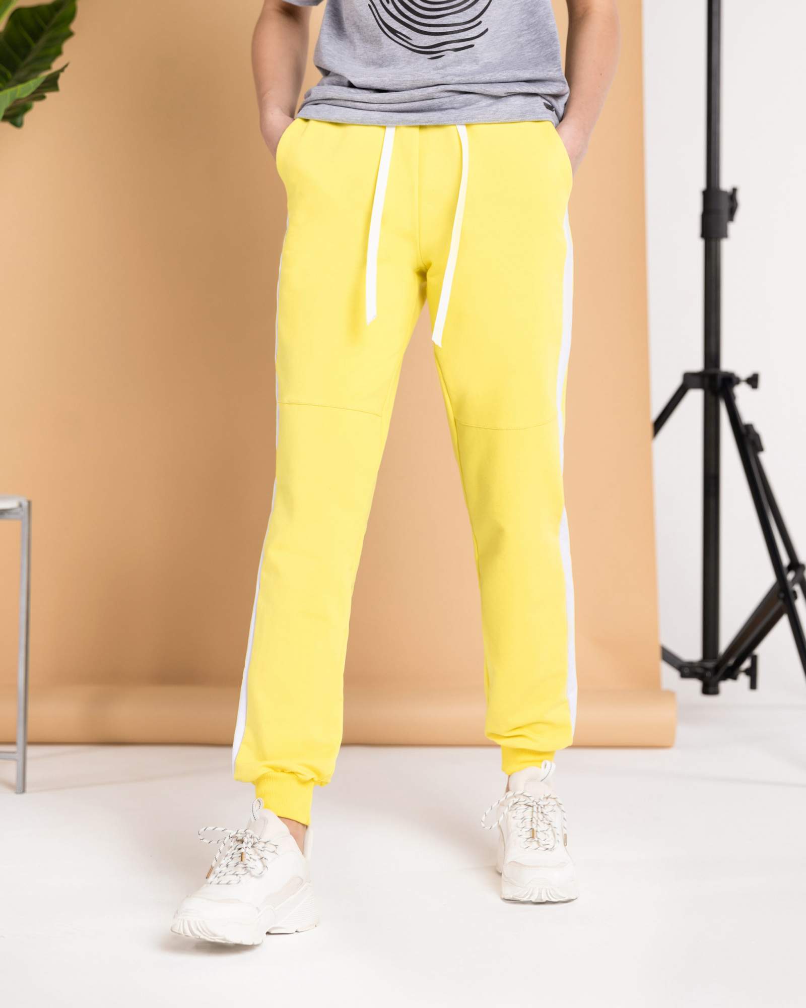 Спортивные брюки женские BARMARISKA с лампасами желтые XL