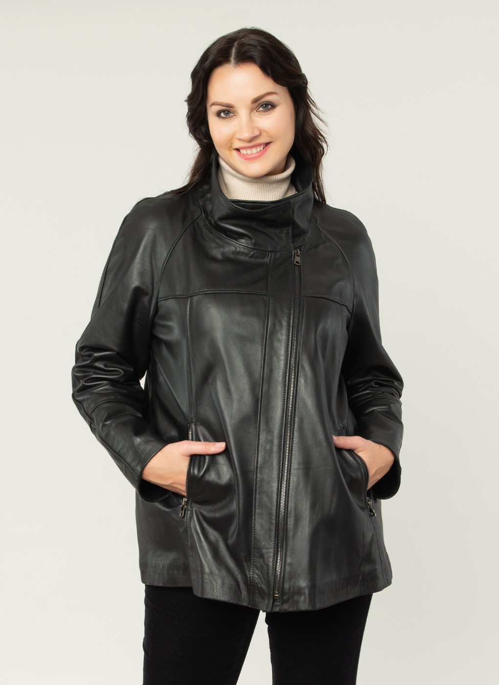 Кожаная куртка женская Каляев 1611019 черная 58 RU