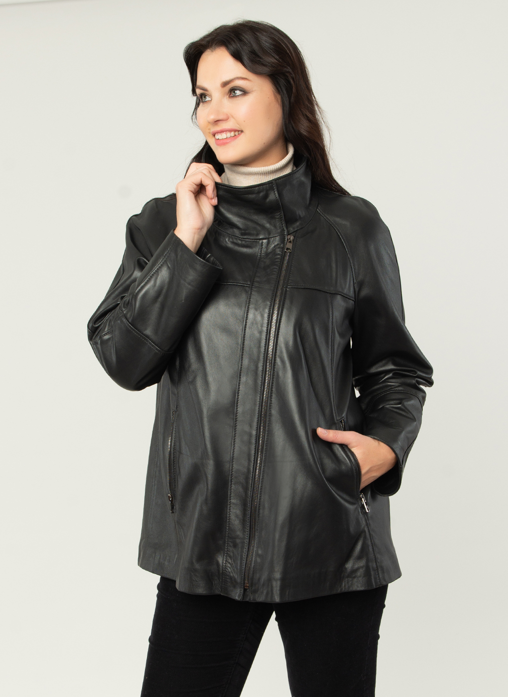 Кожаная куртка женская Каляев 1611019 черная 60 RU