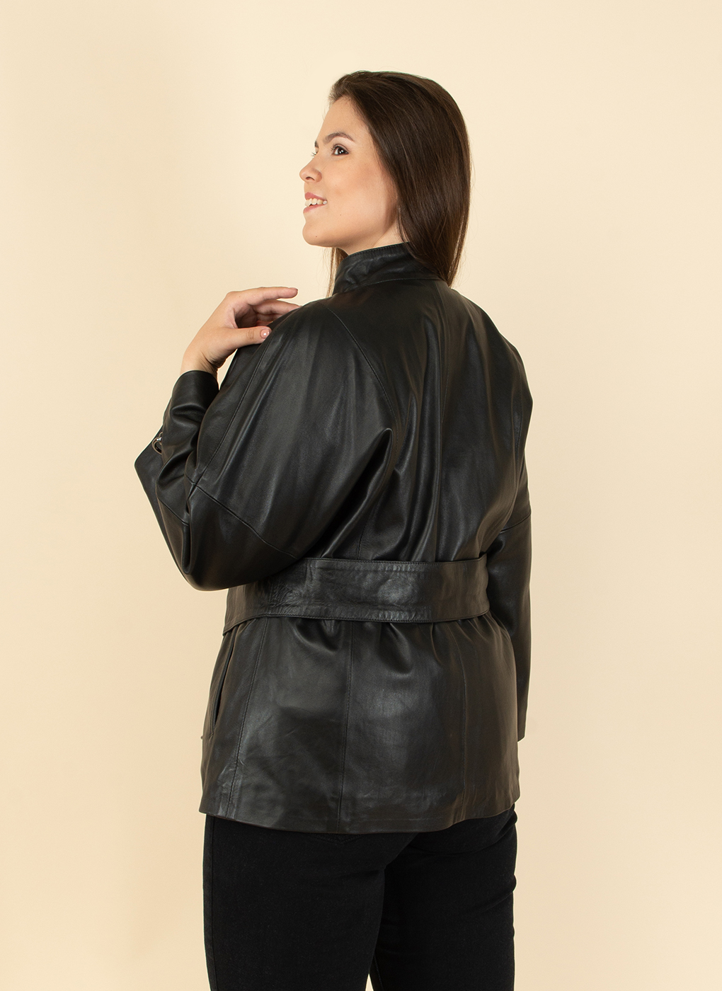 Кожаная куртка женская Каляев 1598656 черная 54 RU