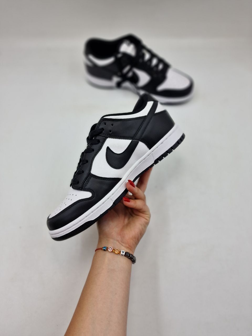 Nike dunks outlet low black white