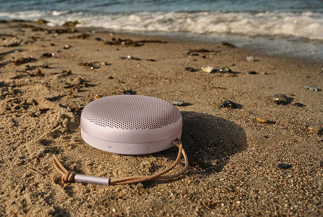 Bang & Olufsen BEOPLAY a1. Портативная акустика Bang & Olufsen BEOPLAY m3.