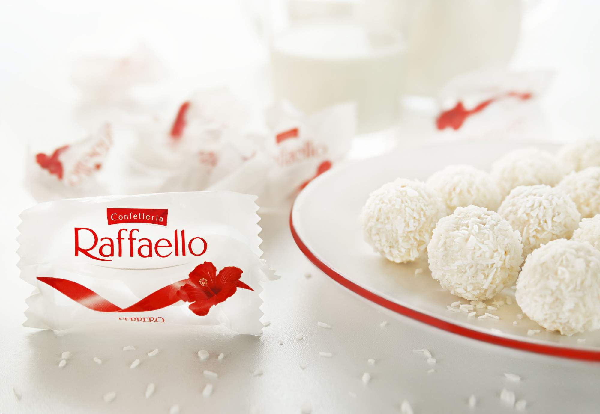 Купить конфеты Raffaello с цельным миндальным орехом в кокосовой обсыпке  100 г, цены на Мегамаркет | Артикул: 100059262354