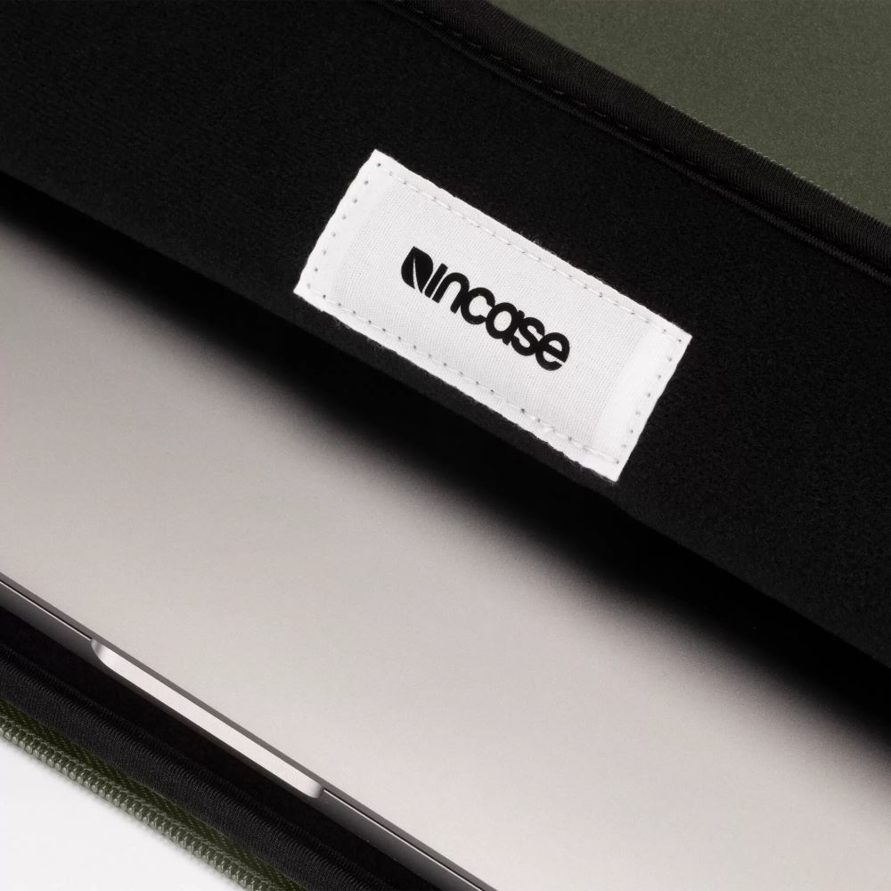Чехол для ноутбука унисекс Incase Classic Sleeve for 15" Laptop оливковый