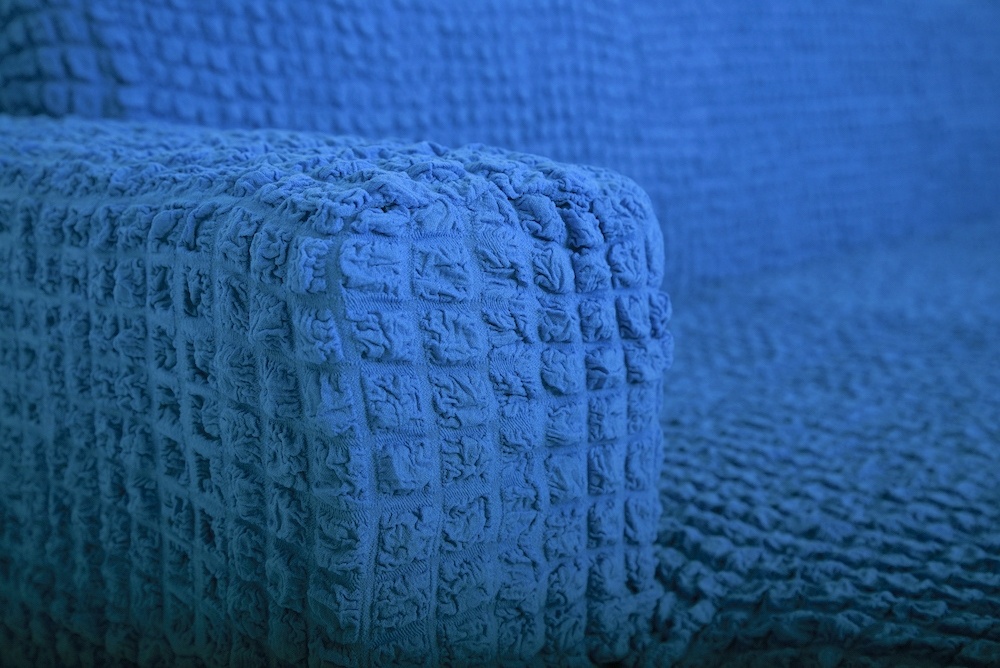 Чехол на угловой диван с оттоманкой CONCORDIA, выступ слева, голубой