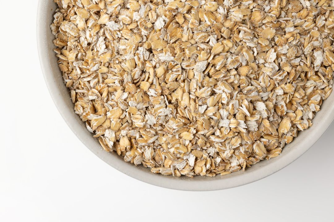 овсяные хлопья грубого помола в миске