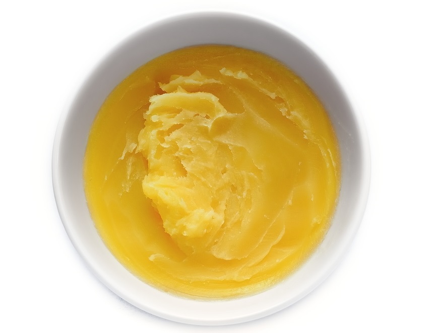 Масло гхи. Деревенское топленое масло. Гхи с крупинками. Топленое сливочное масло. Топленое масло.