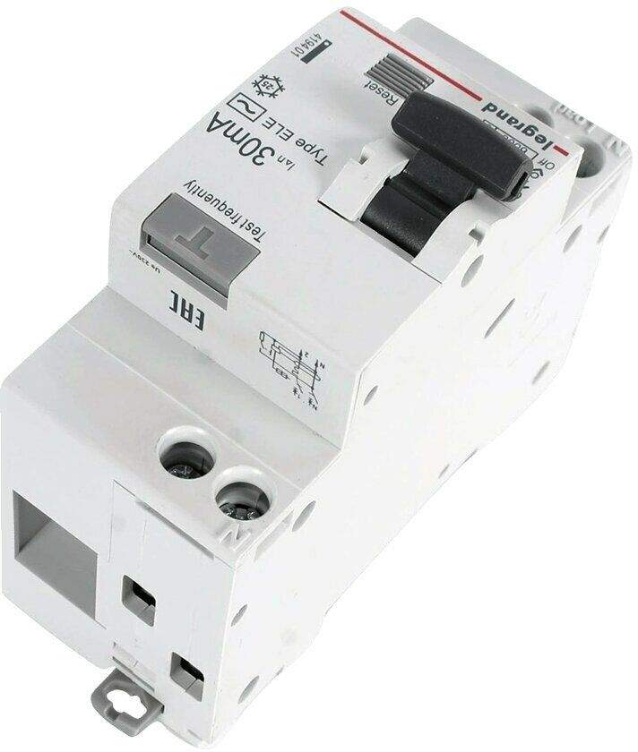 Дифференциальные автоматические выключатели legrand. Legrand rx3 c6. Автоматический выключатель Легранд с двумя кнопками белый. Легран автоматы. Дифференциальный автомат Легранд 16а 1 полюс