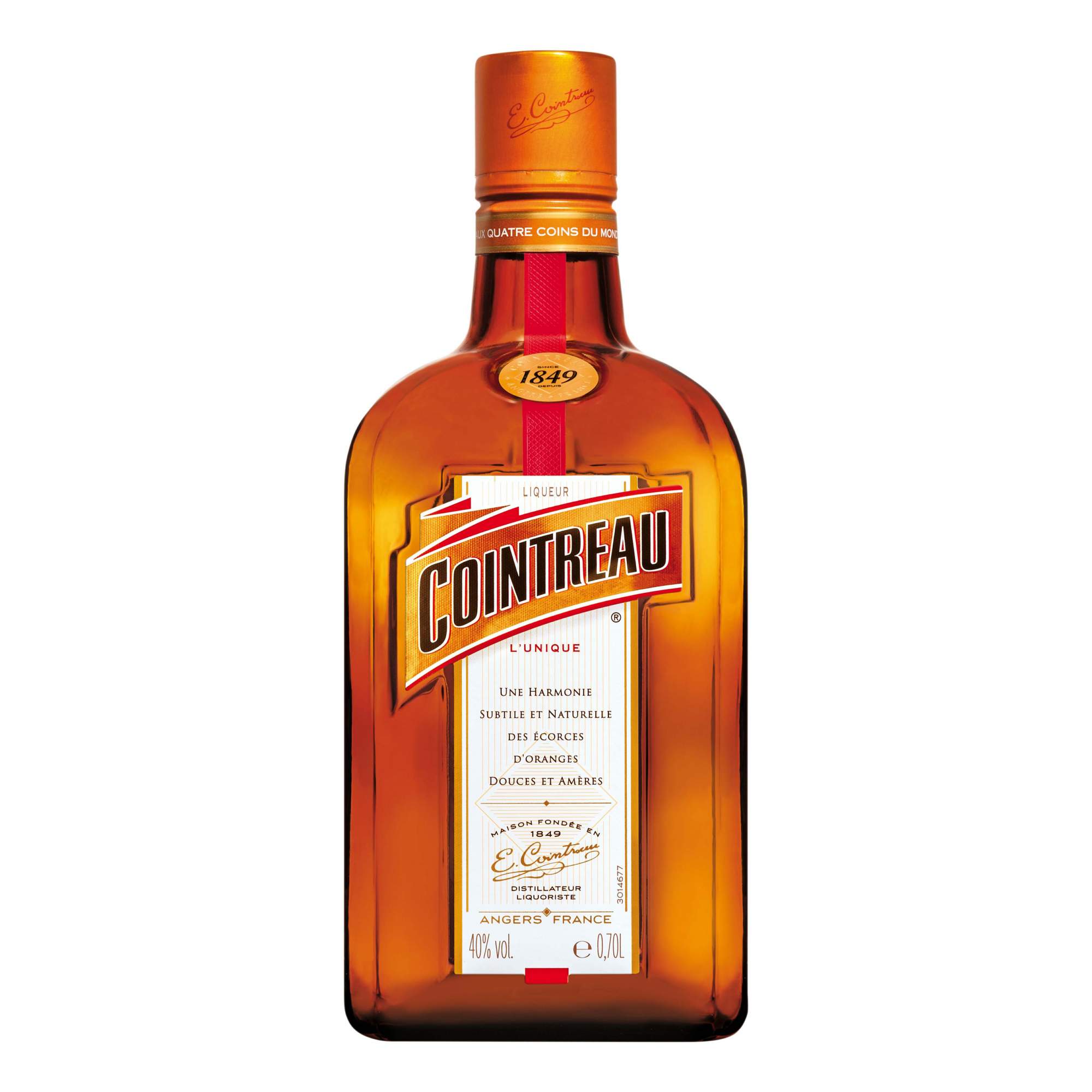 Ликер Cointreau 40% 0,7 л - купить в Москве, цены на Мегамаркет | 100060805564