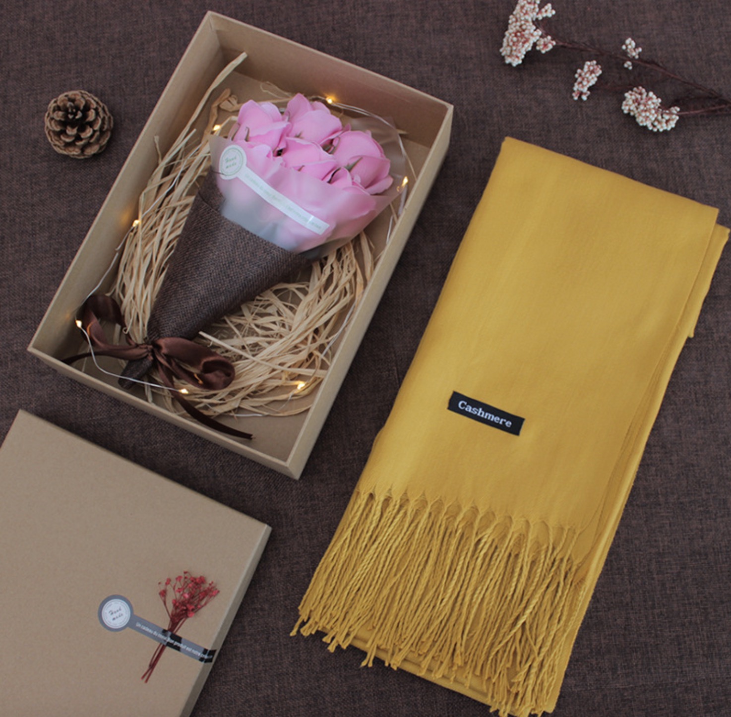Подарочный набор MyPads M-20191009 кашемировый шарф + декоративный букет из мыльных роз