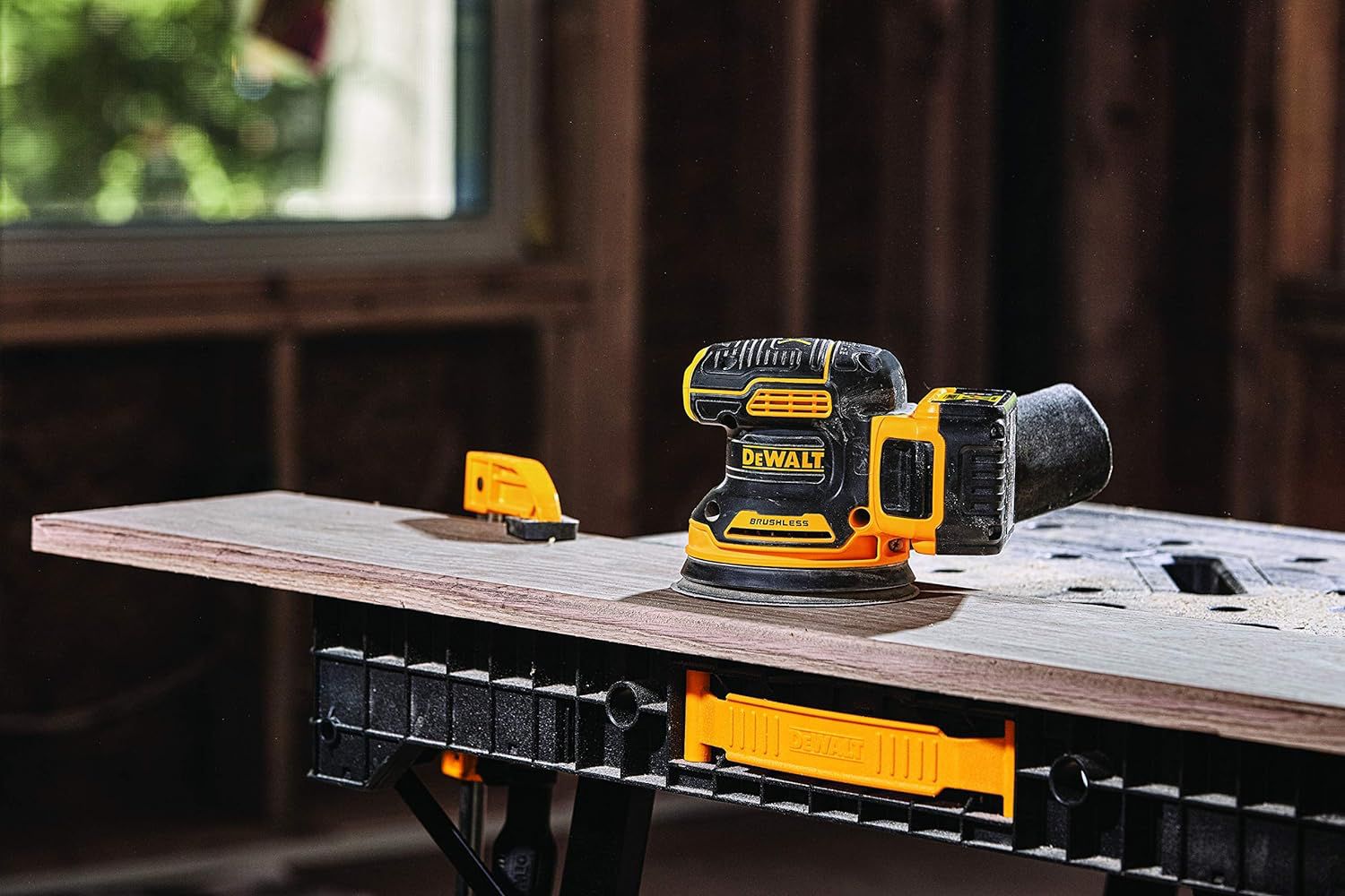 Аккумуляторная эксцентриковая шлифмашина DeWALT DCW210B 20V купить в  интернет-магазине, цены на Мегамаркет